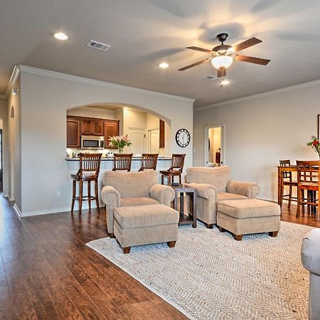 College Station Townhouse With Private Patio Villa ภายนอก รูปภาพ