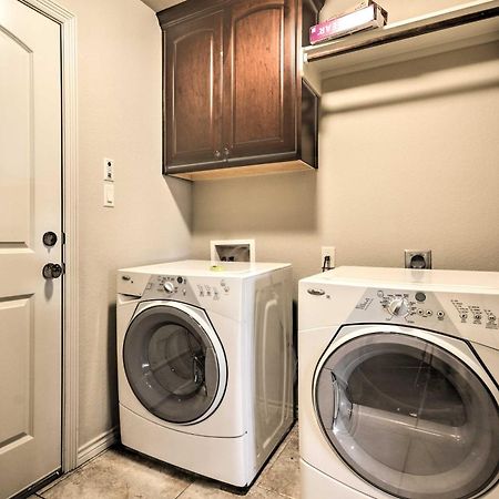 College Station Townhouse With Private Patio Villa ภายนอก รูปภาพ