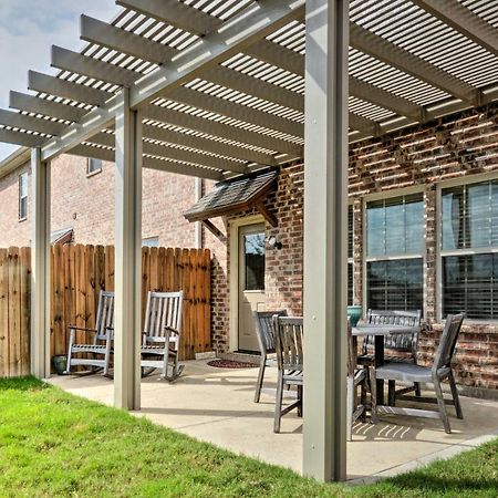 College Station Townhouse With Private Patio Villa ภายนอก รูปภาพ