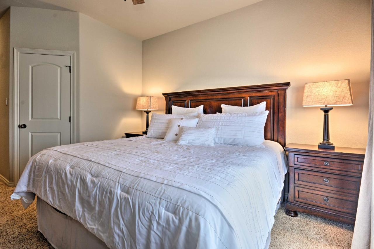 College Station Townhouse With Private Patio Villa ภายนอก รูปภาพ