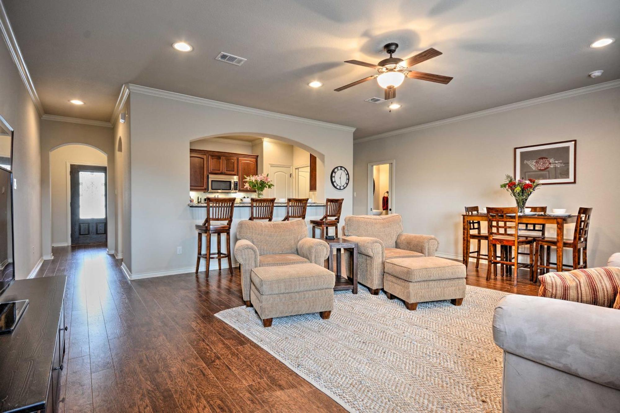 College Station Townhouse With Private Patio Villa ภายนอก รูปภาพ