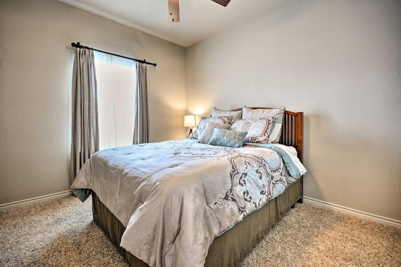 College Station Townhouse With Private Patio Villa ภายนอก รูปภาพ