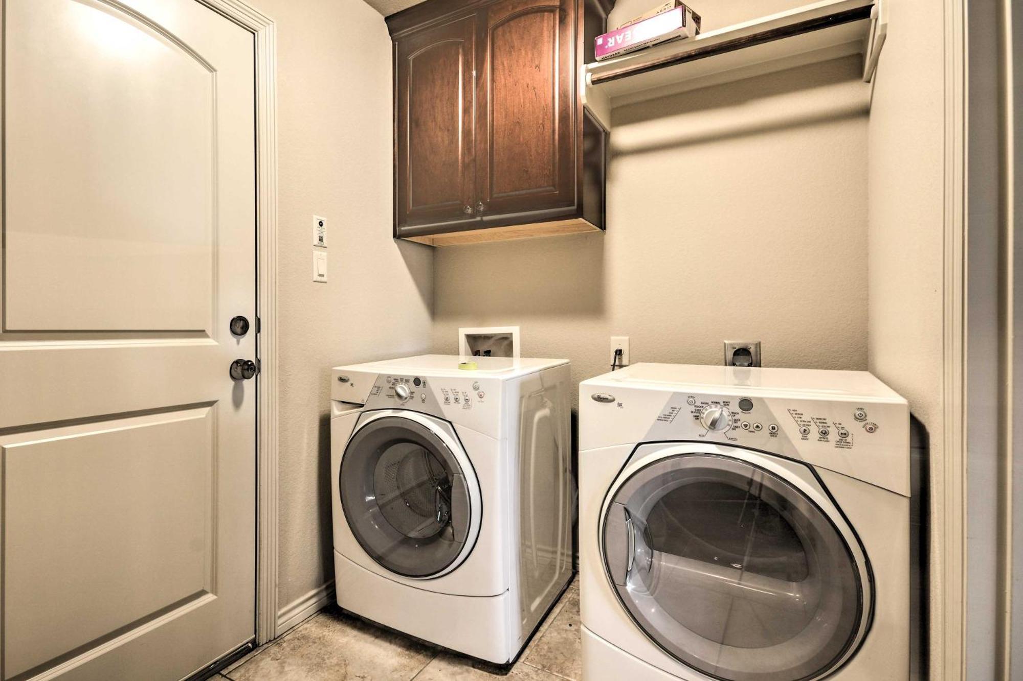 College Station Townhouse With Private Patio Villa ภายนอก รูปภาพ