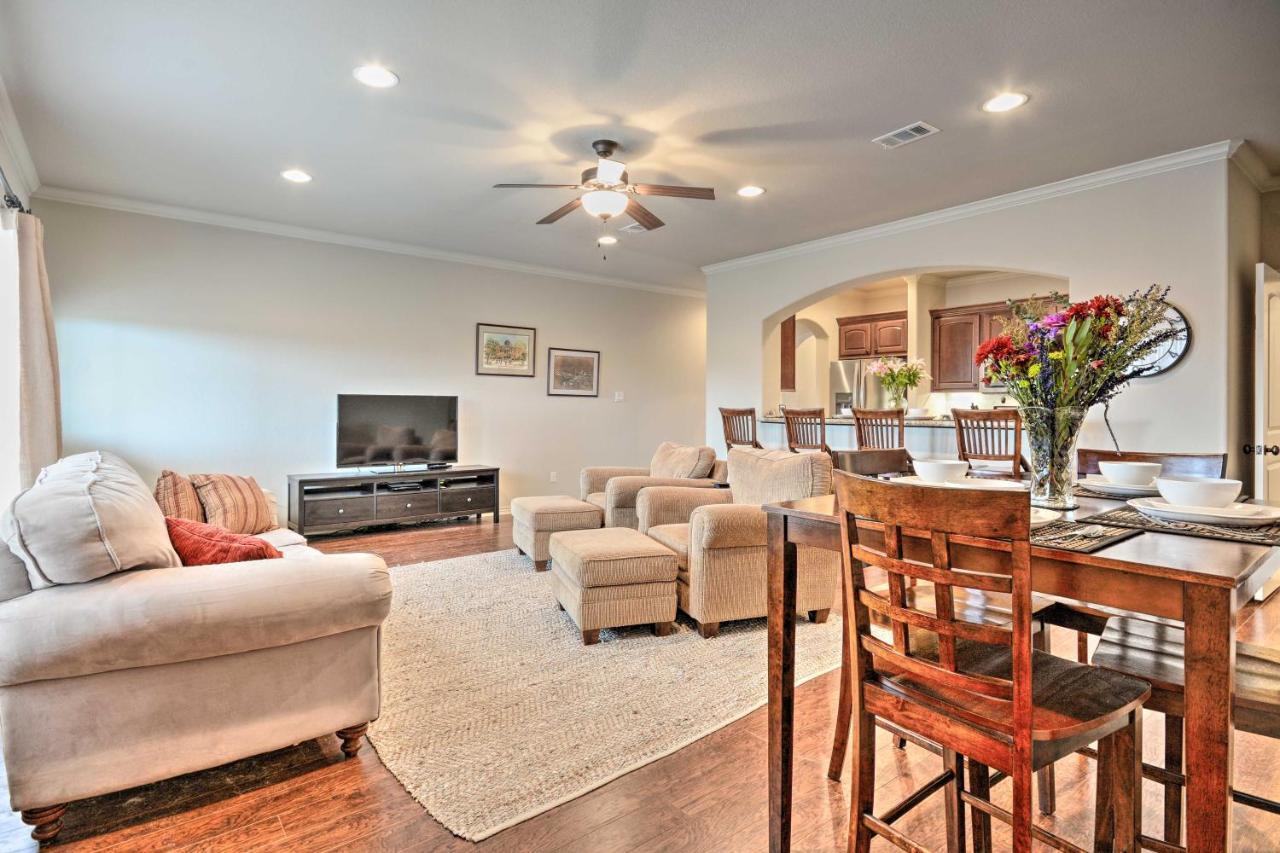 College Station Townhouse With Private Patio Villa ภายนอก รูปภาพ