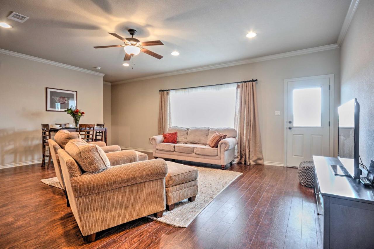 College Station Townhouse With Private Patio Villa ภายนอก รูปภาพ