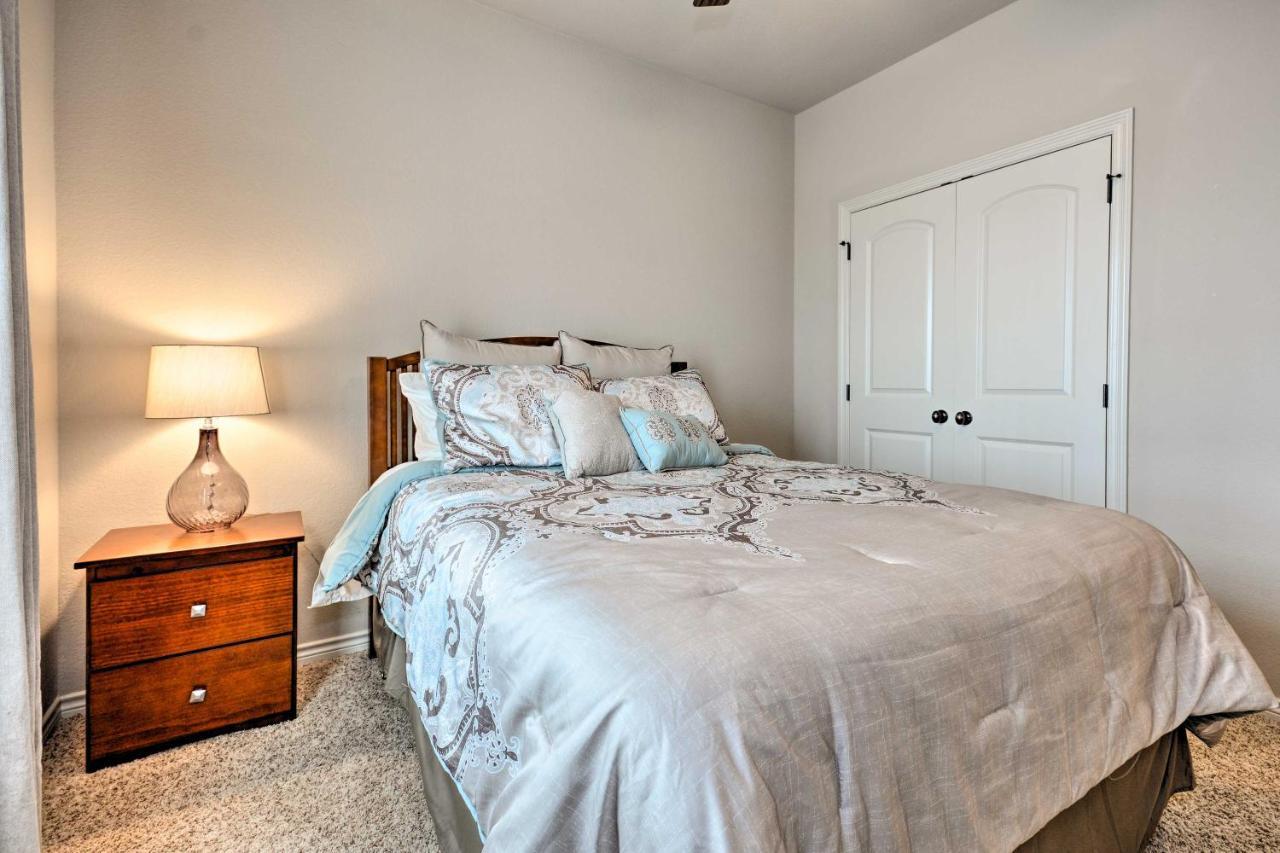 College Station Townhouse With Private Patio Villa ภายนอก รูปภาพ