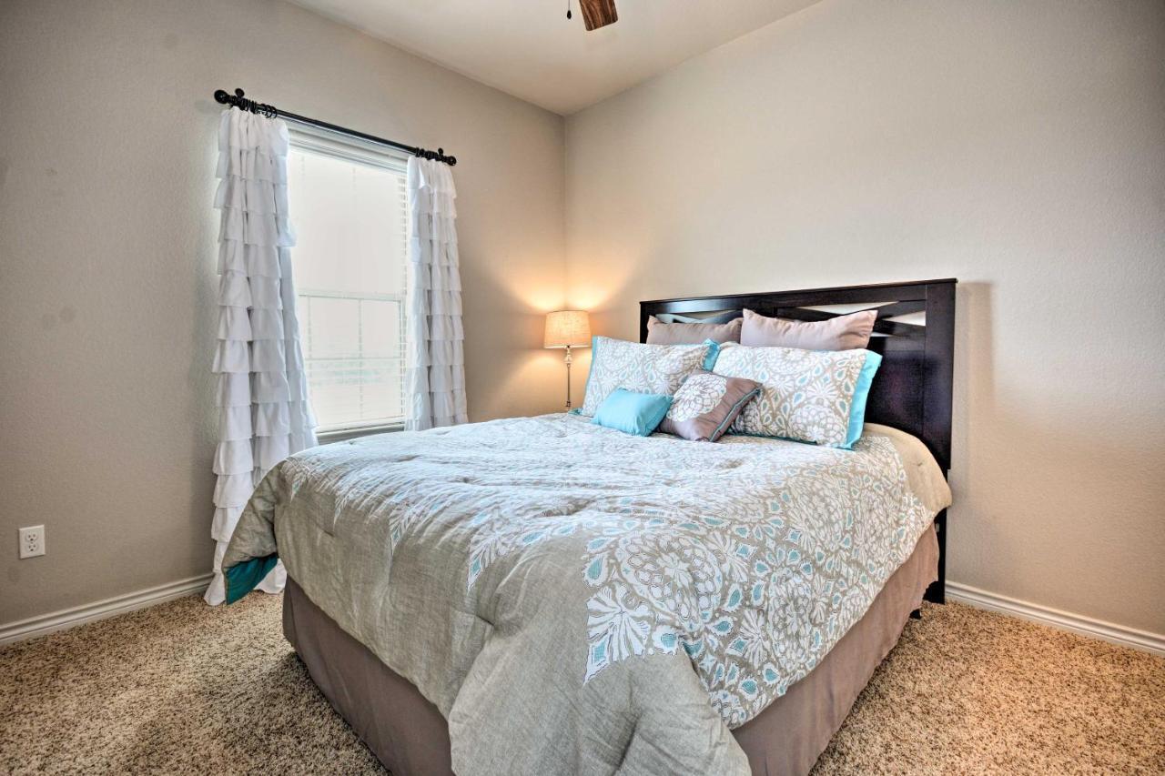 College Station Townhouse With Private Patio Villa ภายนอก รูปภาพ